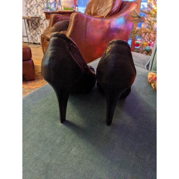 Dressy Donald Pliner Italian Zipper-Edged Black On Gold Heels Size 7.5 Open Toe - Picture 2 of 6